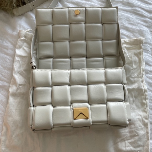 Padded cassette crossbody bag - Picture 2 of 7